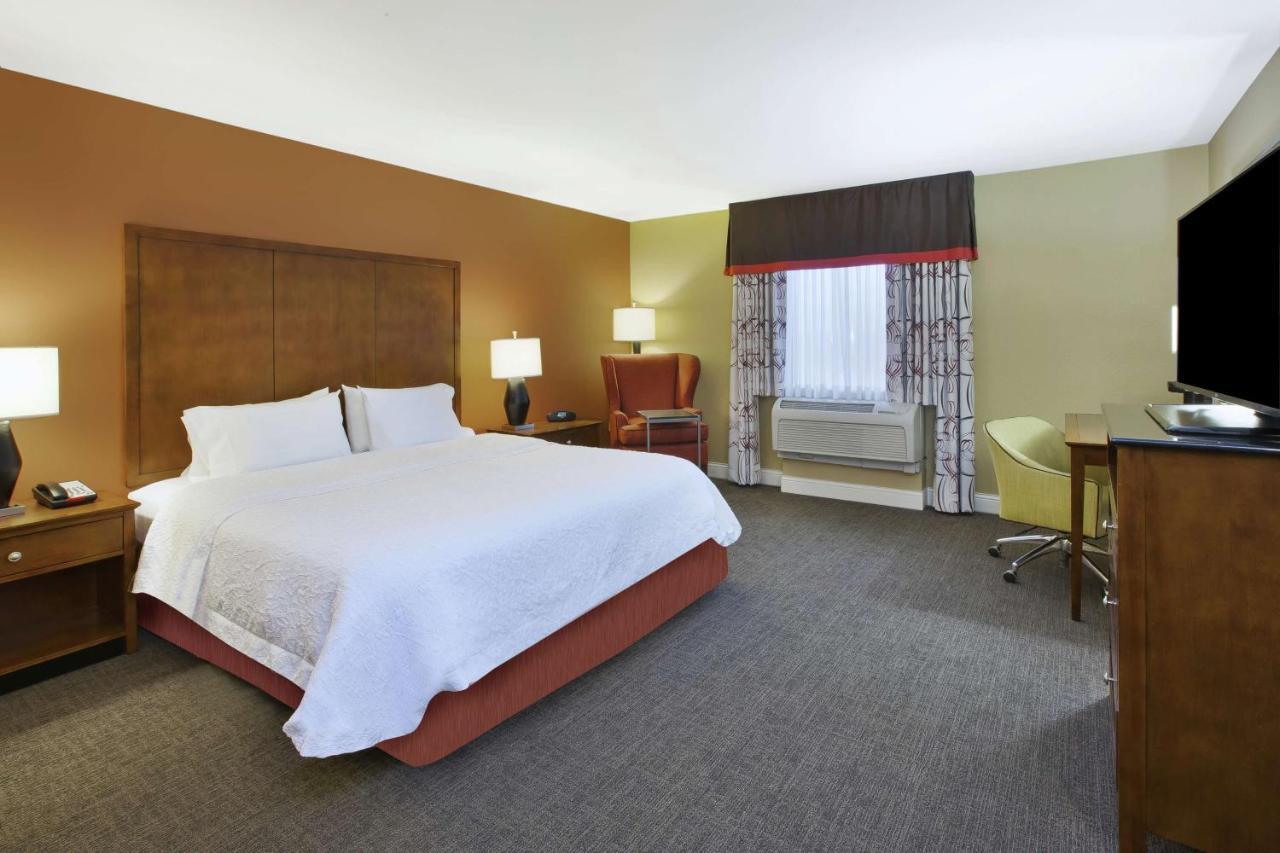 Hampton Inn & Suites Wichita-Northeast Bagian luar foto
