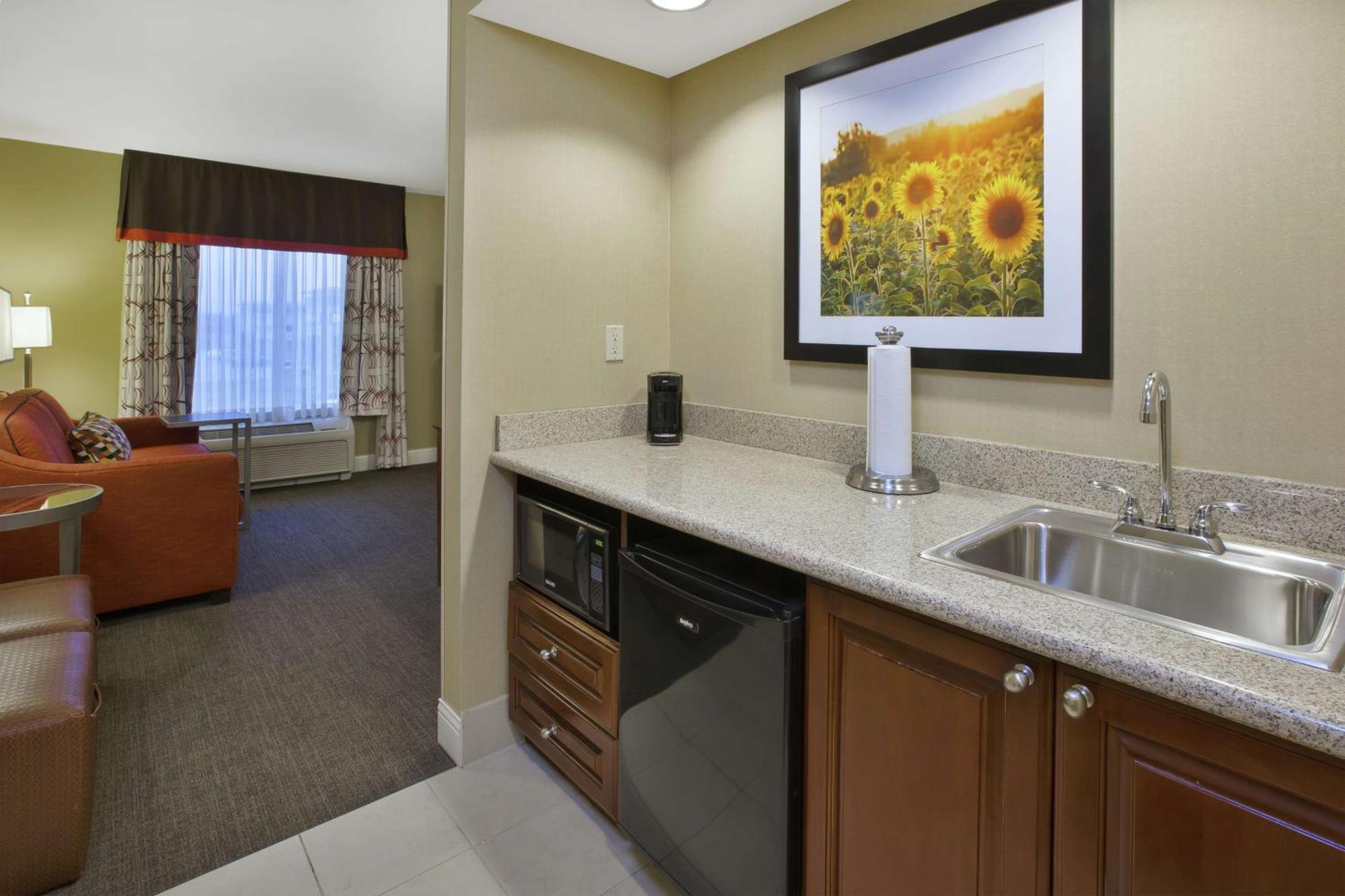 Hampton Inn & Suites Wichita-Northeast Bagian luar foto