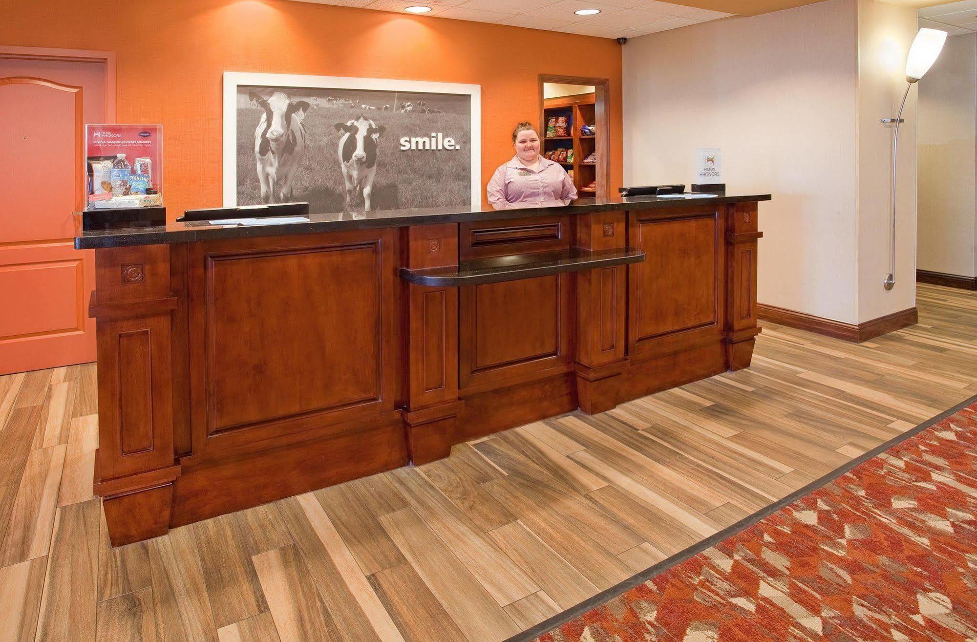 Hampton Inn & Suites Wichita-Northeast Bagian luar foto