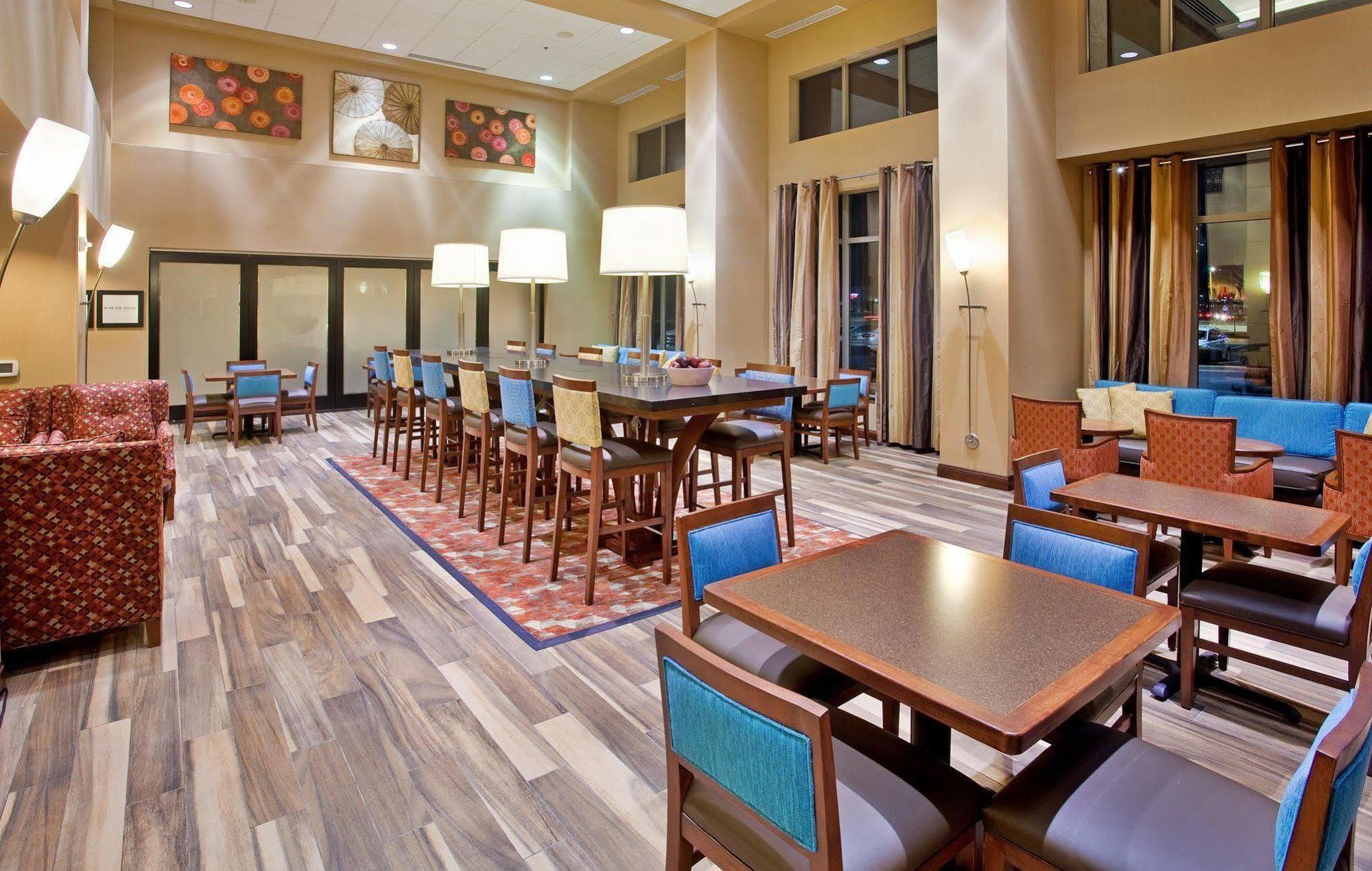 Hampton Inn & Suites Wichita-Northeast Bagian luar foto