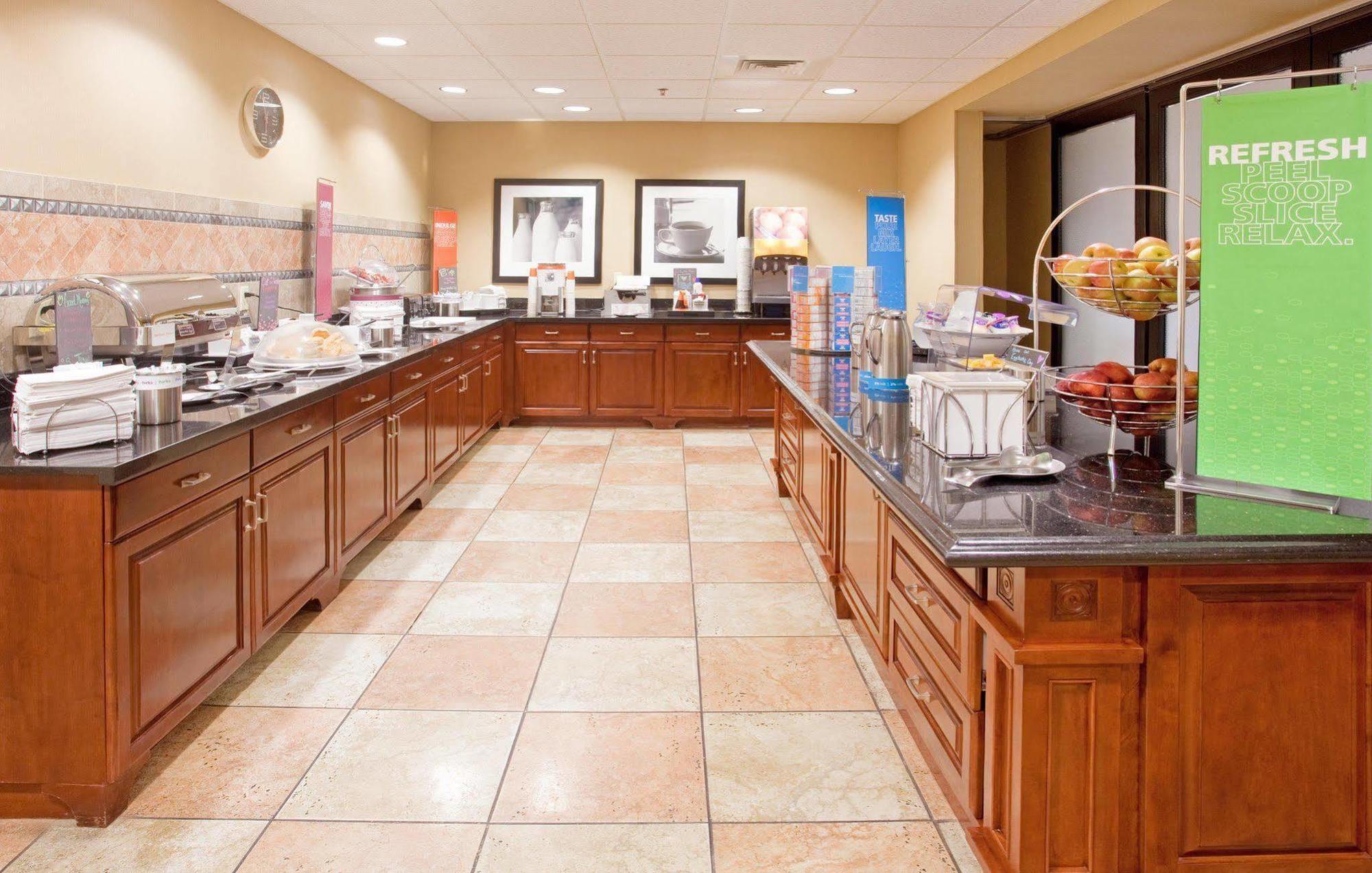 Hampton Inn & Suites Wichita-Northeast Bagian luar foto