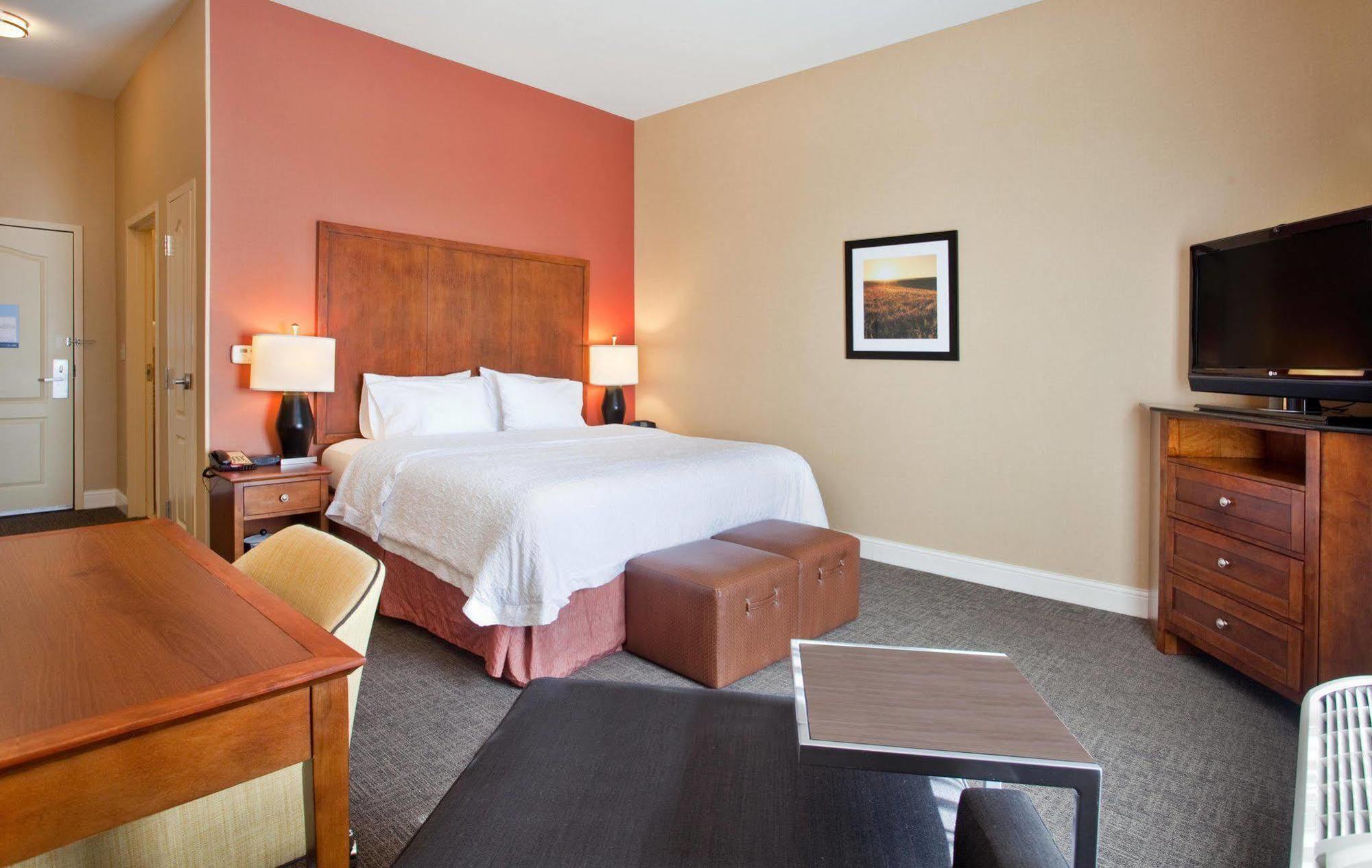 Hampton Inn & Suites Wichita-Northeast Bagian luar foto