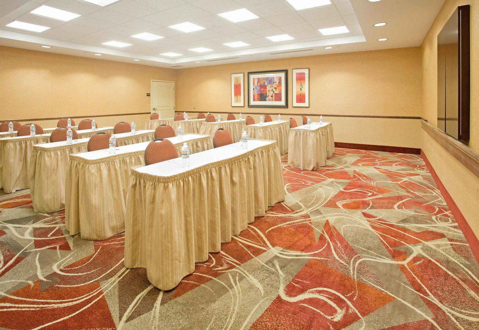 Hampton Inn & Suites Wichita-Northeast Bagian luar foto